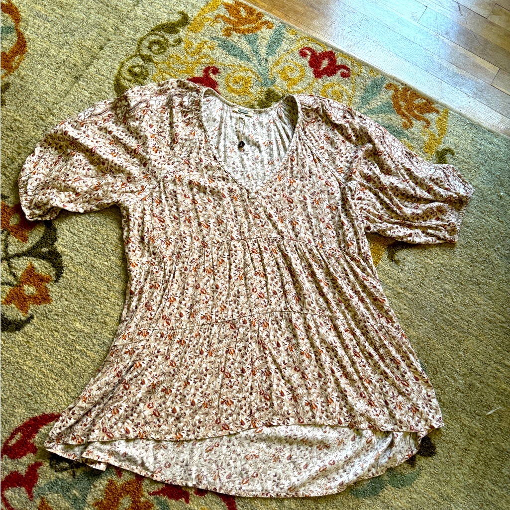 Gimmicks Floral Print Crinkle Top Worn Once! Boho Flattering Adorable
